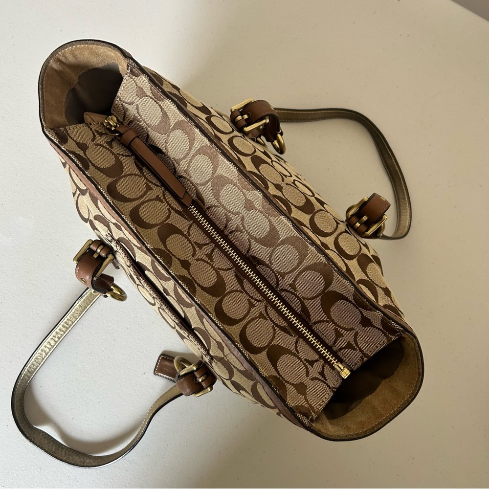Vintage Coach Brown and Tan Signature Shoulder Bag - Picture 2 of 10